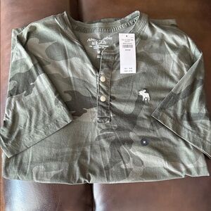 Abercrombie & Fitch Green Camouflage Henley
